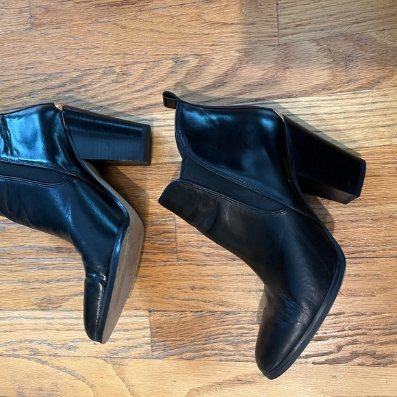 Michael KORS ankle boots.  Size 10 - Picture 3 of 5